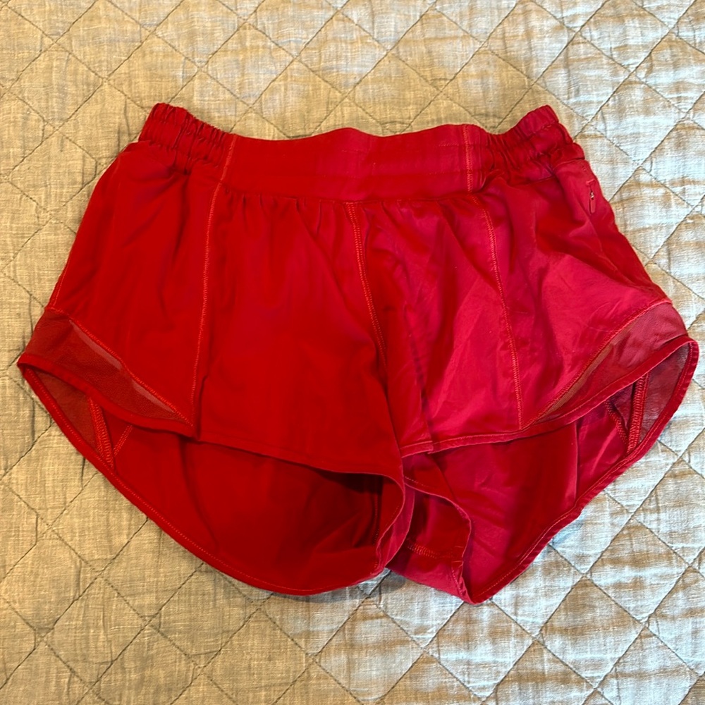 Hotty hot 2.5 low rise shorts size 6 lululemon red